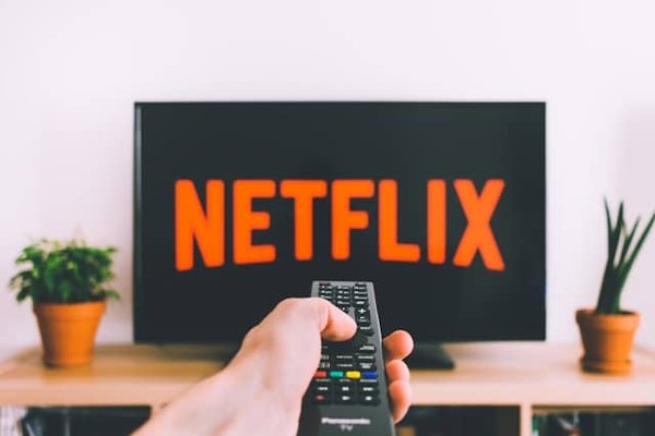 Quels sont les bases de l'utilisation de services de streaming vidéo comme Netflix ?
