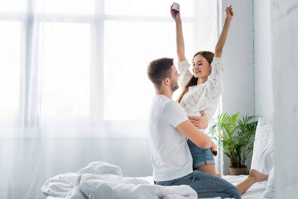 Quelle stratégie de contenu pour un site d'actualités économiques pour engager les décideurs?