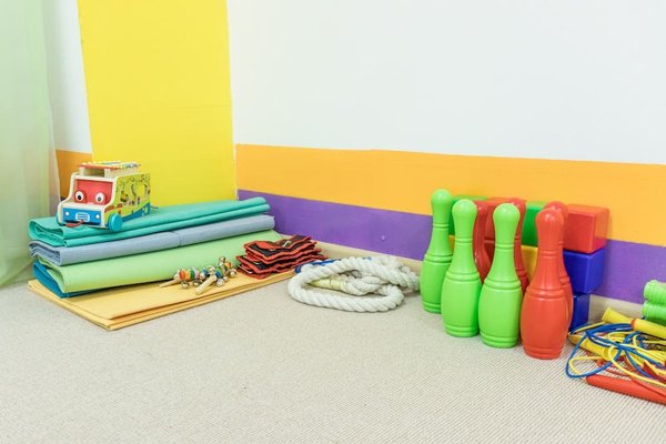 Quels défis représente l'intégration d'APIs tierces dans un système d'information géographique (SIG) en ligne?