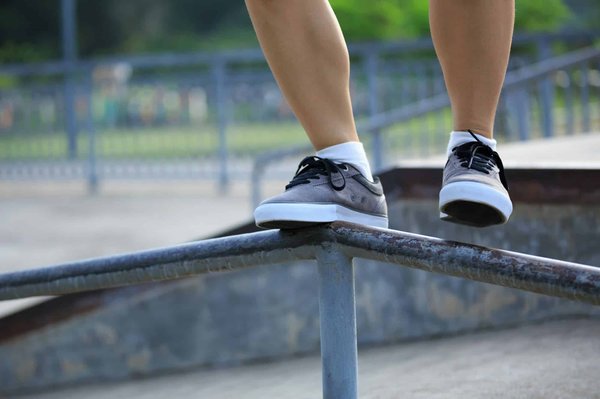 Quels sont les défis de conception de niveaux pour un jeu de parkour en monde ouvert?